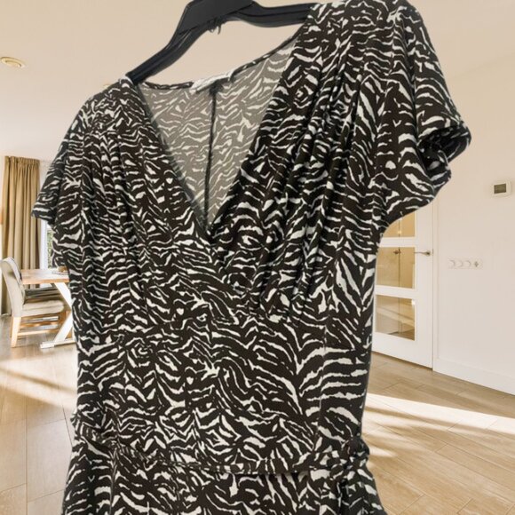 Josephine Studio Tiger Print Faux Wrap Dress – PL, Lightweight & Stretchy - Picture 5 of 12